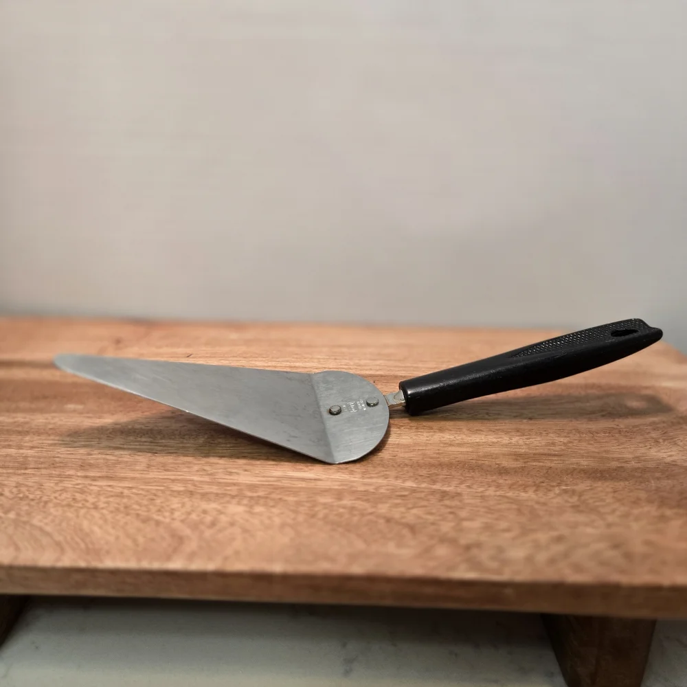 Stainless Steel Cake Server‎ with Black Handle